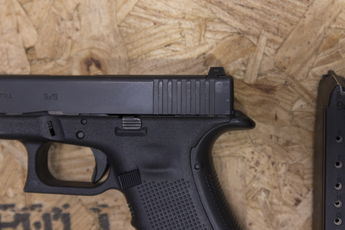GLOCK 17 Gen4 9mm Police Trade-in Pistols with Night Sights (Good Condition)